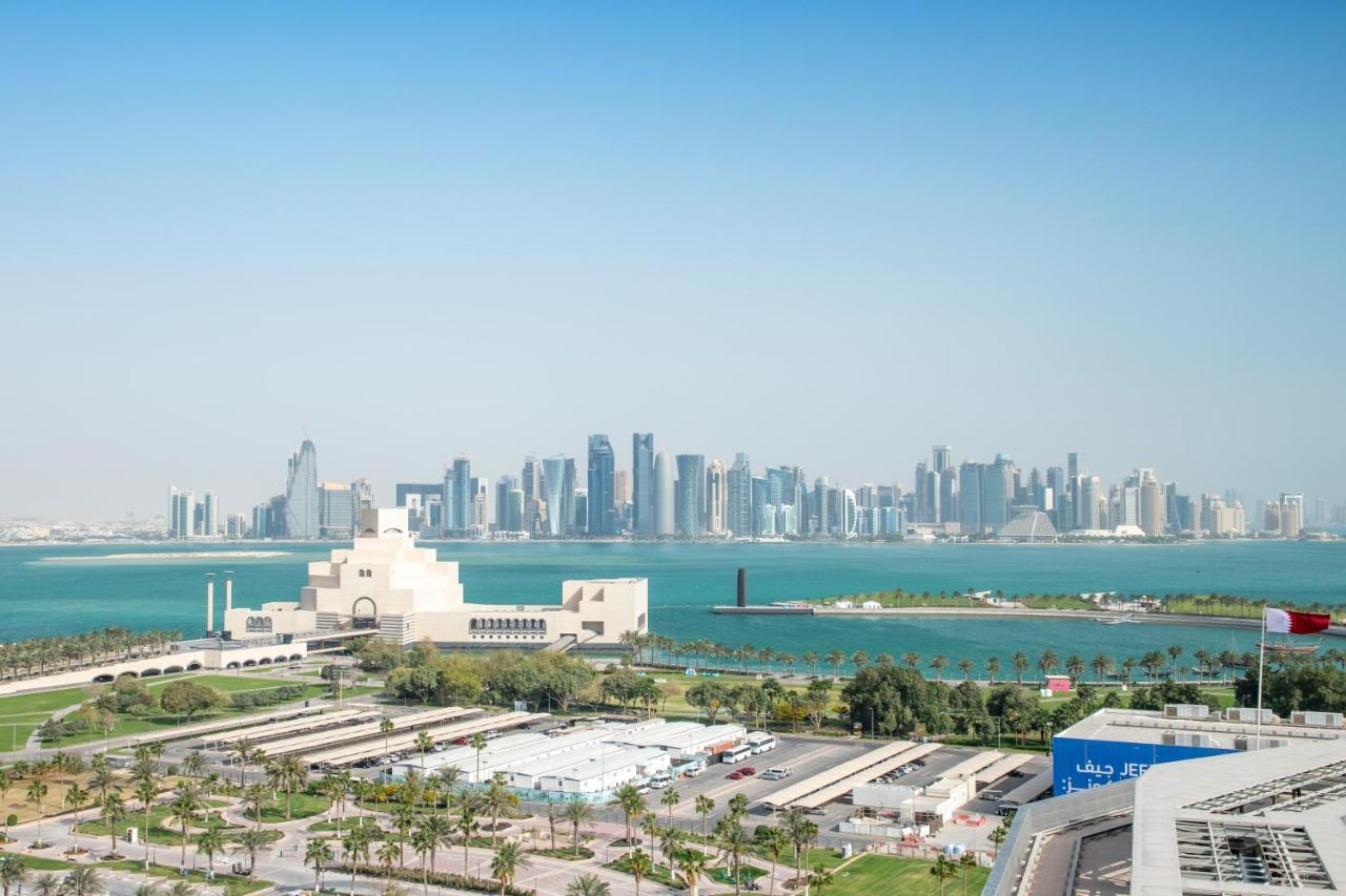 Fraser Suites Doha Exterior photo Doha skyline