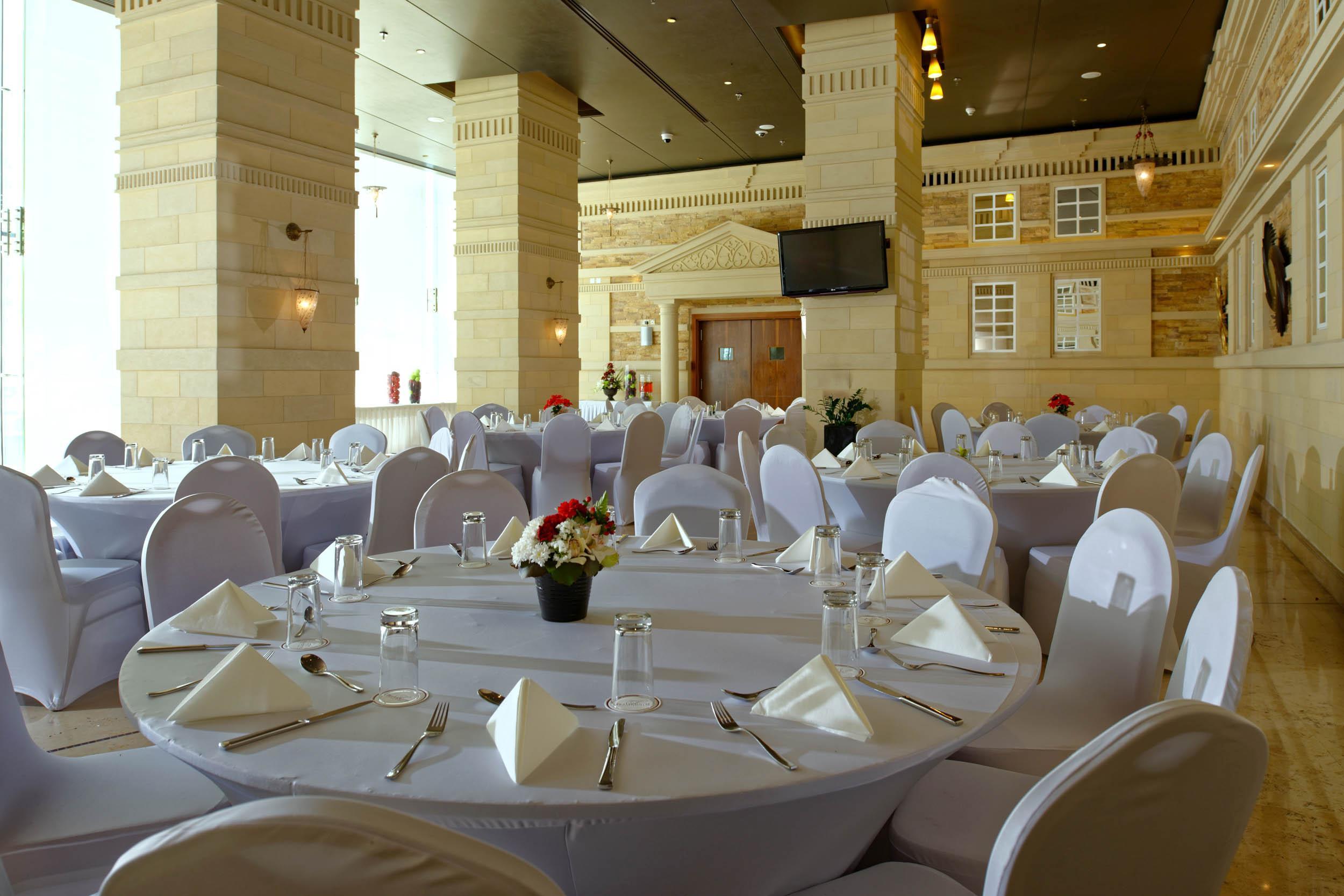 Fraser Suites Doha Exterior photo The interior of the restaurant